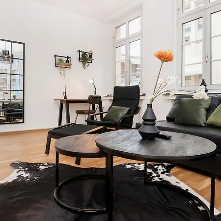 Center Elegance Light Apartment