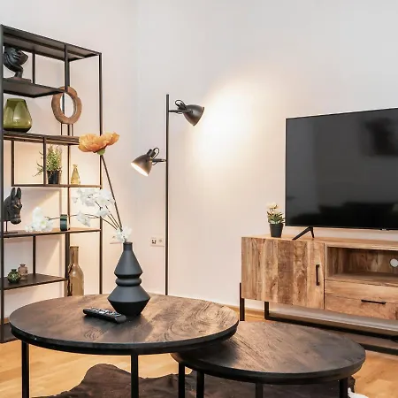 Center Elegance Light Apartment *